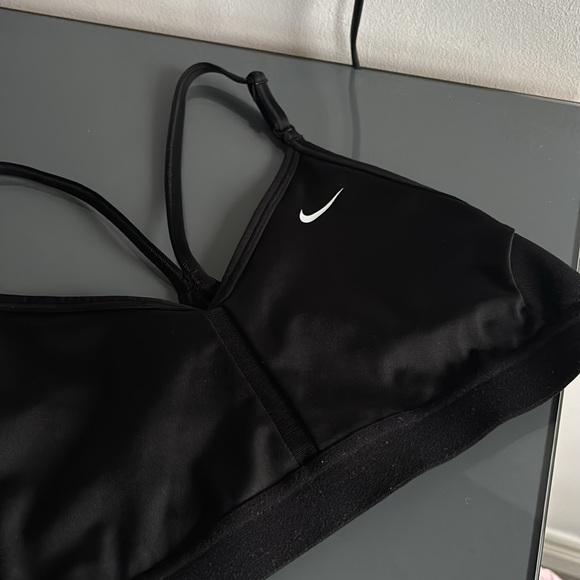 Nike Women's Black V-Neck Indy Sports Bra - Picture 6 of 8